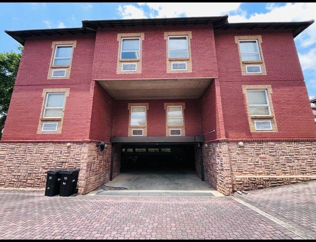 600M² OFFICE FOR SALE IN FOURWAYS